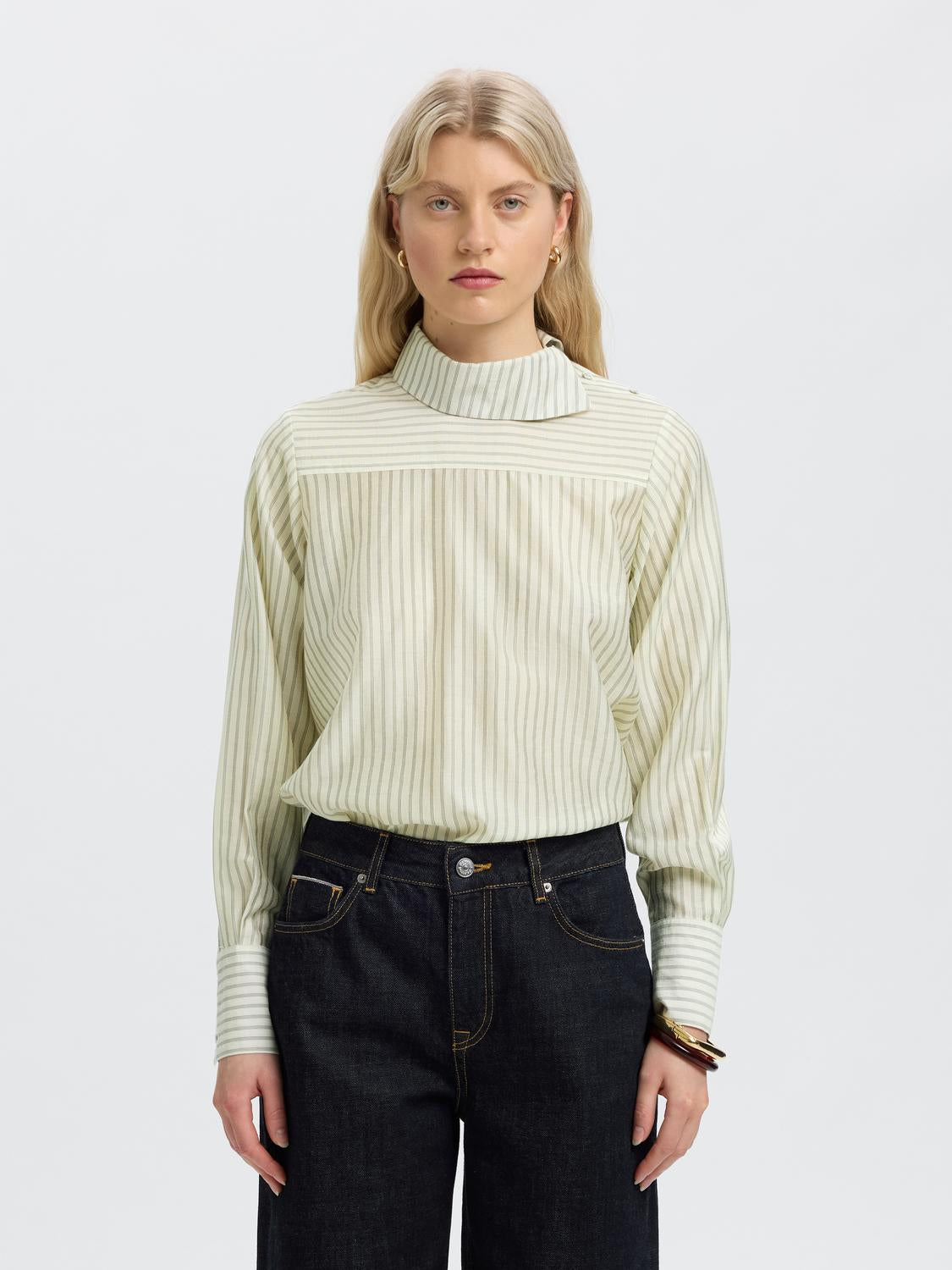 model_shot-front
